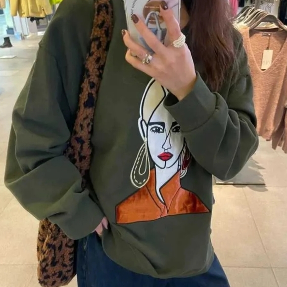 Zara Olive Sweatshirt with Artistic Face Design - Picture 2 of 2
